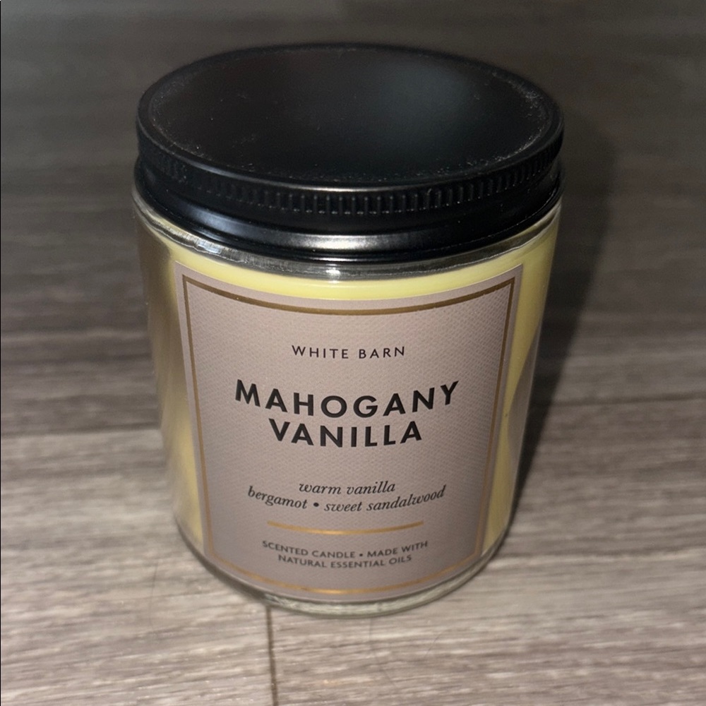 White Barn Mahogany Vanilla Candle